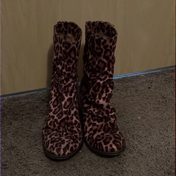 Leaped print mid calf bootie - Picture 8 of 10